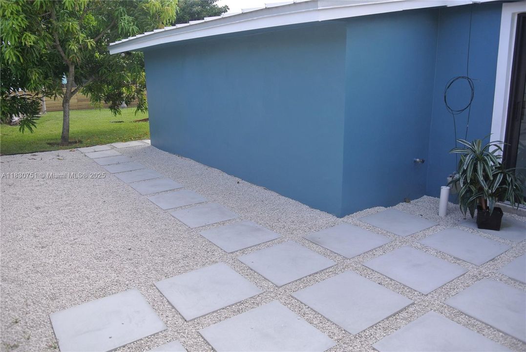 合同活跃: $3,600 (3 贝兹, 2 浴室, 1587 平方英尺)