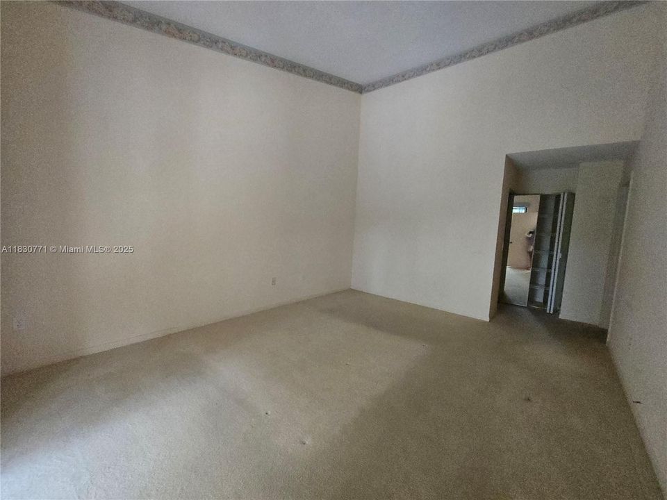 合同活跃: $153,900 (3 贝兹, 2 浴室, 1326 平方英尺)