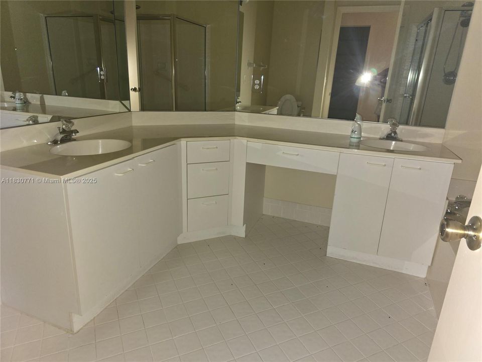 合同活跃: $153,900 (3 贝兹, 2 浴室, 1326 平方英尺)