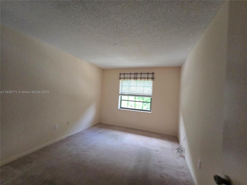 合同活跃: $153,900 (3 贝兹, 2 浴室, 1326 平方英尺)