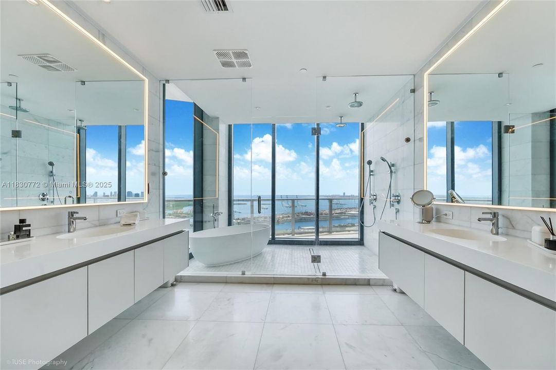 For Sale: $10,875,000 (4 beds, 4 baths, 3186 Square Feet)