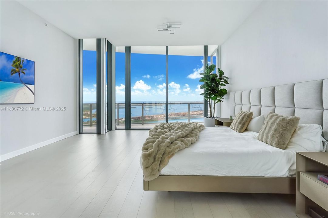 For Sale: $10,875,000 (4 beds, 4 baths, 3186 Square Feet)