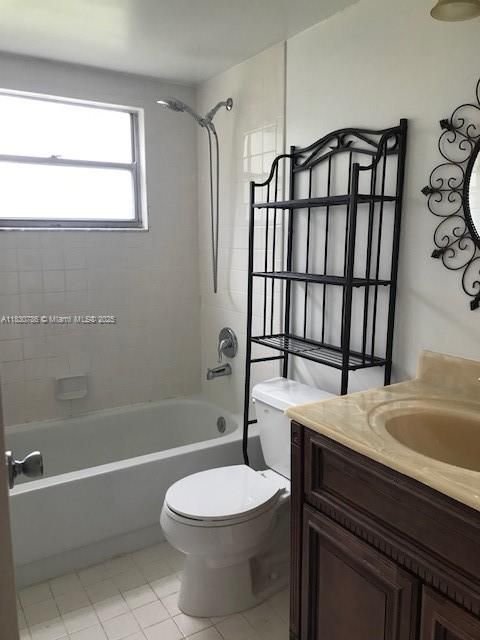 Activo con contrato: $153,000 (2 camas, 1 baños, 954 Pies cuadrados)