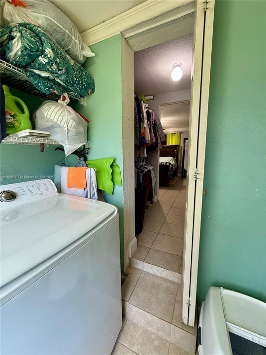 合同活跃: $450,000 (3 贝兹, 1 浴室, 1121 平方英尺)