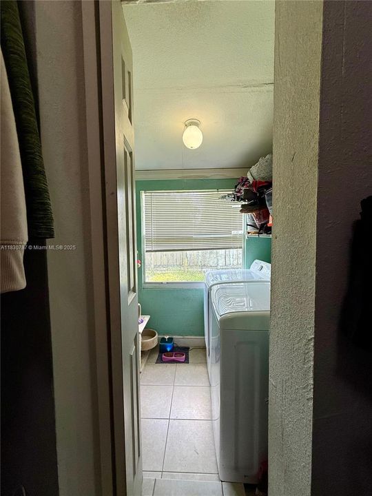 合同活跃: $450,000 (3 贝兹, 1 浴室, 1121 平方英尺)