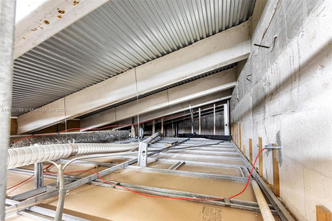 合同活跃: $299,000 (2 贝兹, 2 浴室, 1191 平方英尺)