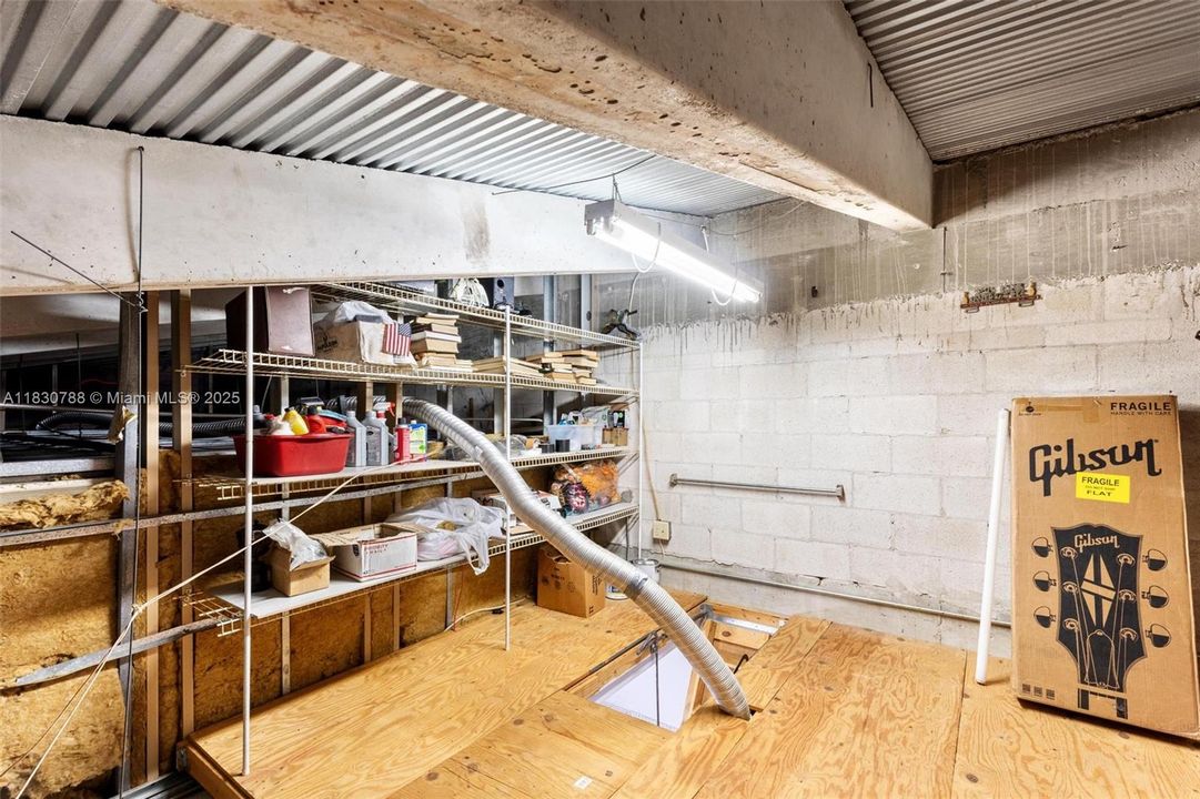 合同活跃: $299,000 (2 贝兹, 2 浴室, 1191 平方英尺)