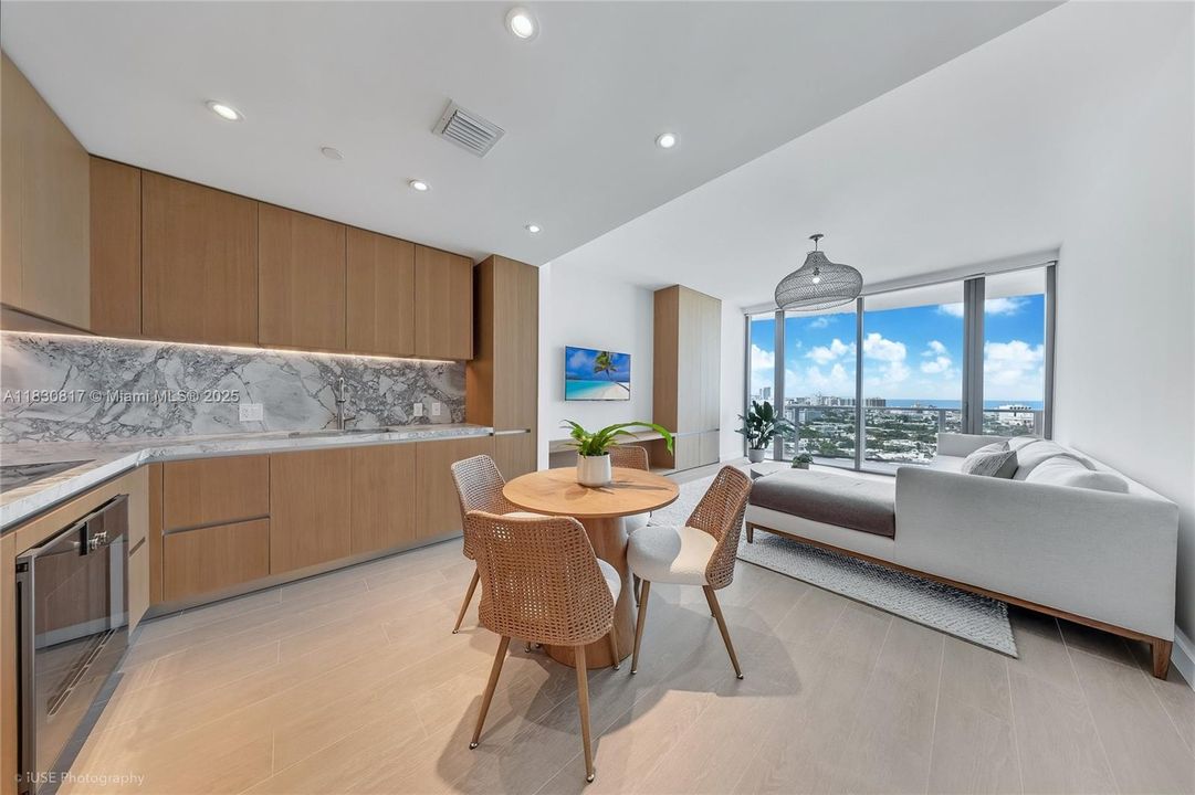 На продажу: $1,629,000 (1 спален, 1 ванн, 1010 Квадратных фут)