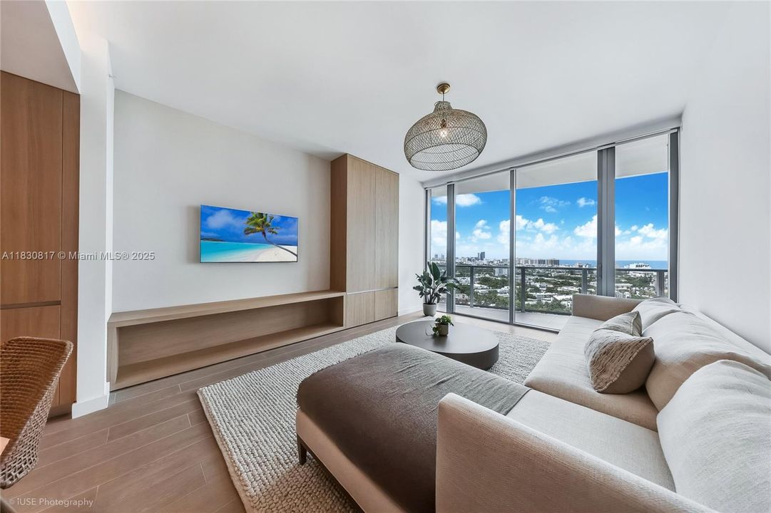 На продажу: $1,629,000 (1 спален, 1 ванн, 1010 Квадратных фут)