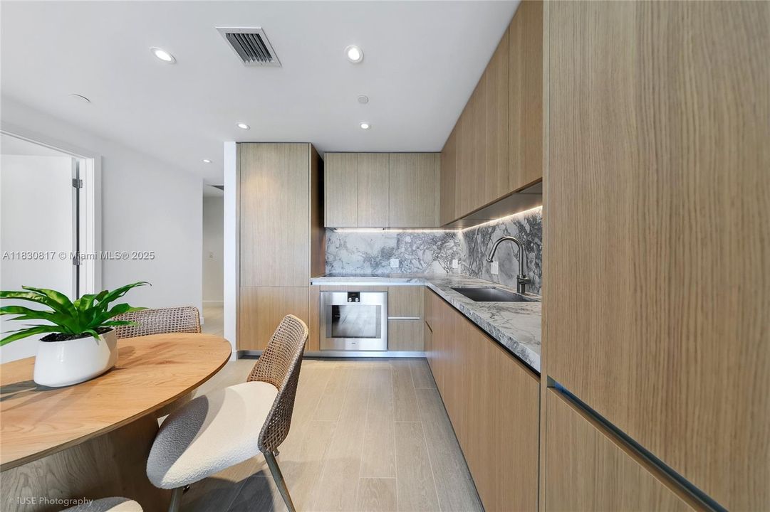 На продажу: $1,629,000 (1 спален, 1 ванн, 1010 Квадратных фут)