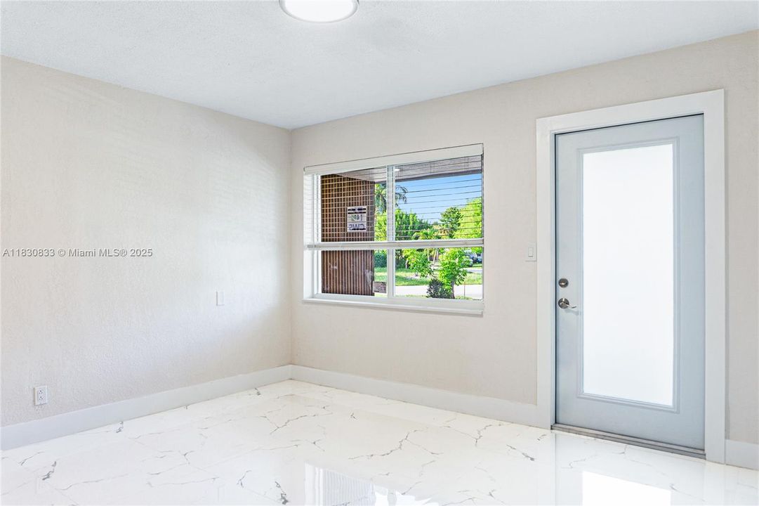 最近售出: $424,900 (3 贝兹, 1 浴室, 934 平方英尺)