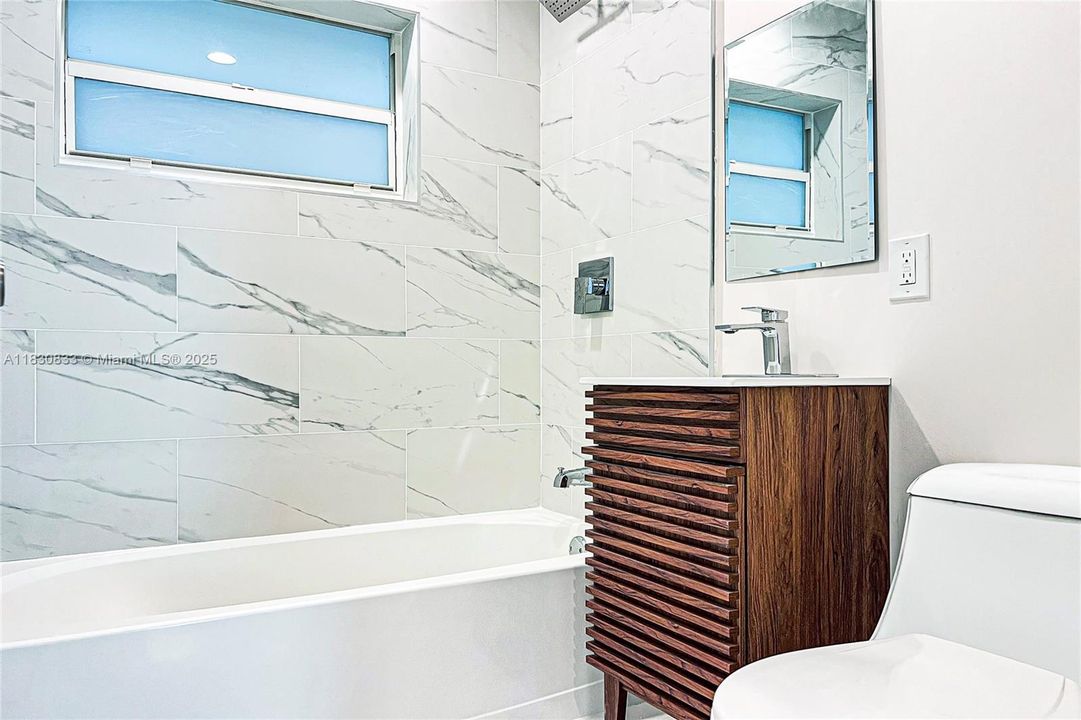 最近售出: $424,900 (3 贝兹, 1 浴室, 934 平方英尺)