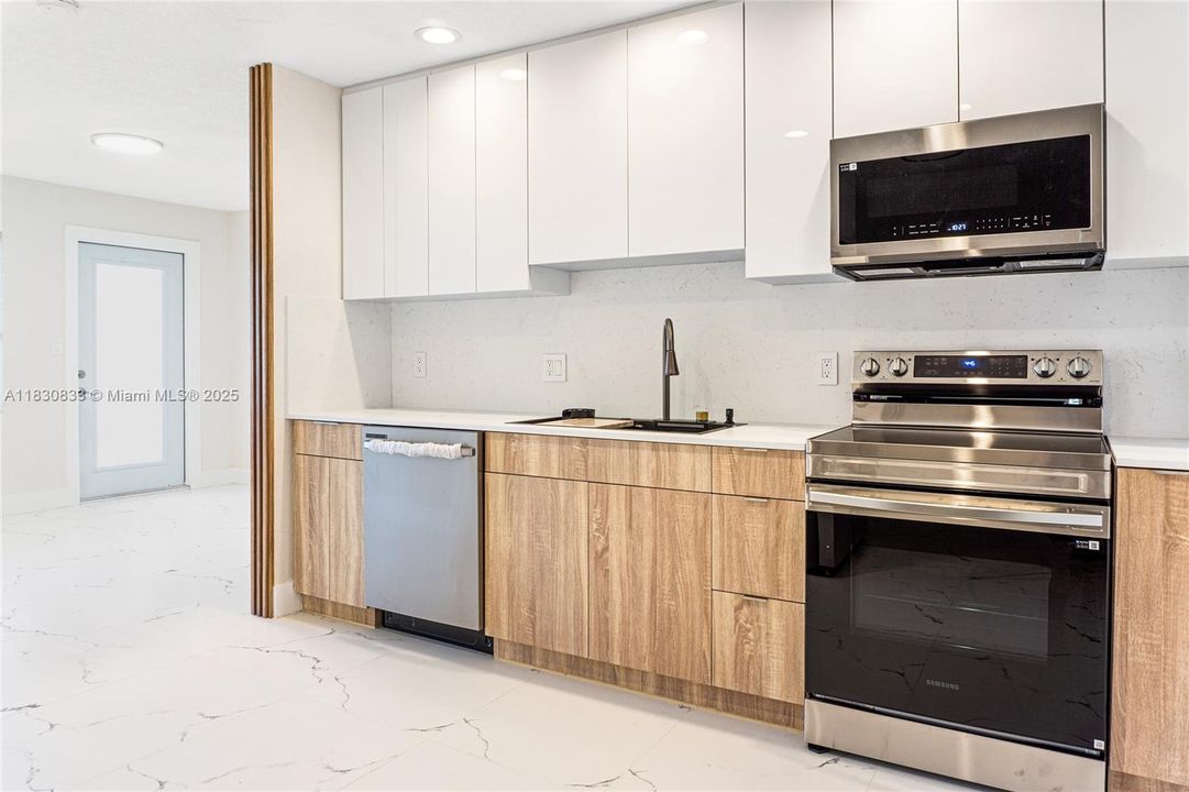 最近售出: $424,900 (3 贝兹, 1 浴室, 934 平方英尺)