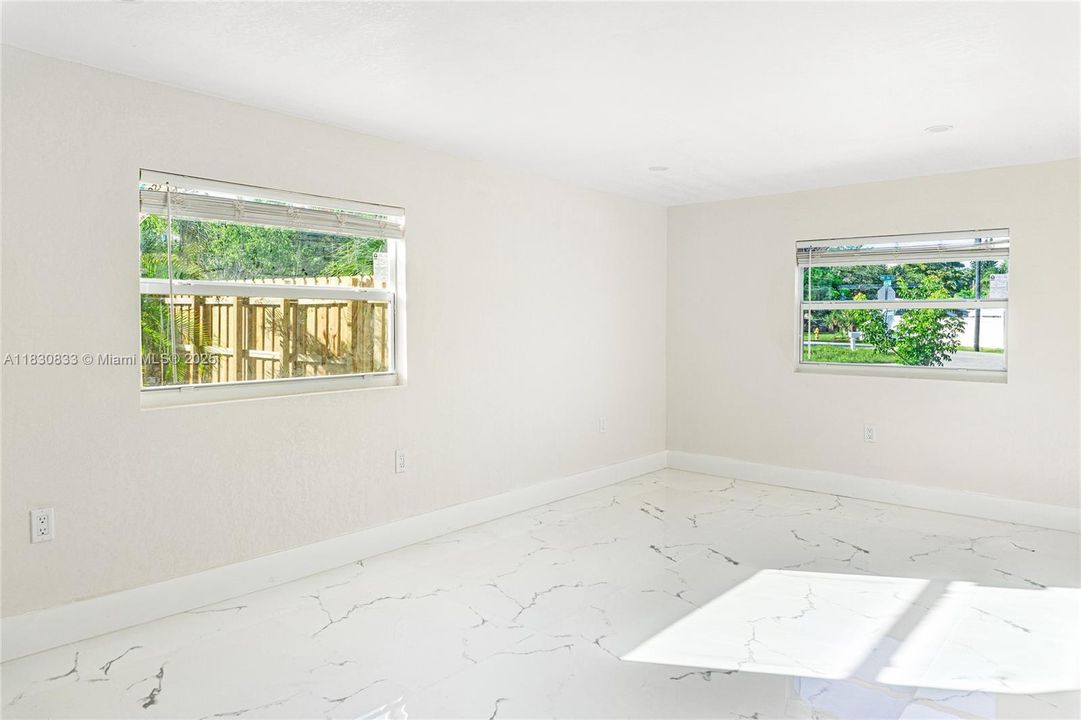 最近售出: $424,900 (3 贝兹, 1 浴室, 934 平方英尺)