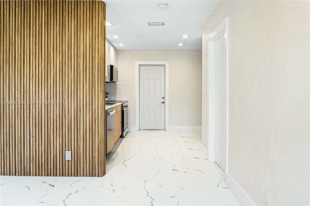 最近售出: $424,900 (3 贝兹, 1 浴室, 934 平方英尺)