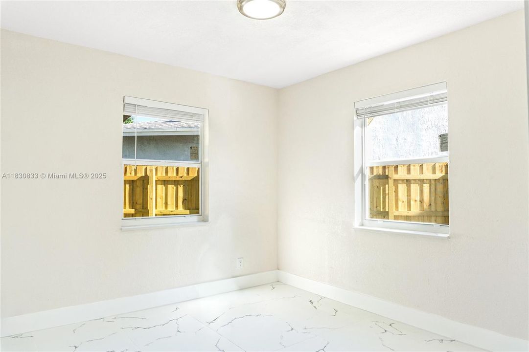 最近售出: $424,900 (3 贝兹, 1 浴室, 934 平方英尺)