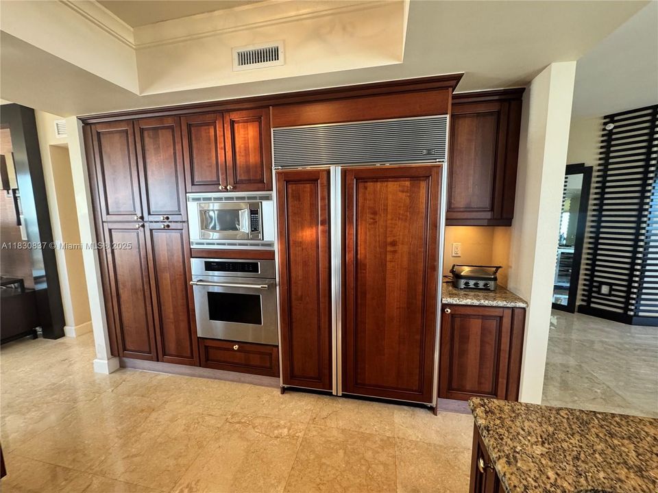 Recientemente alquilado: $23,000 (3 camas, 4 baños, 2736 Pies cuadrados)