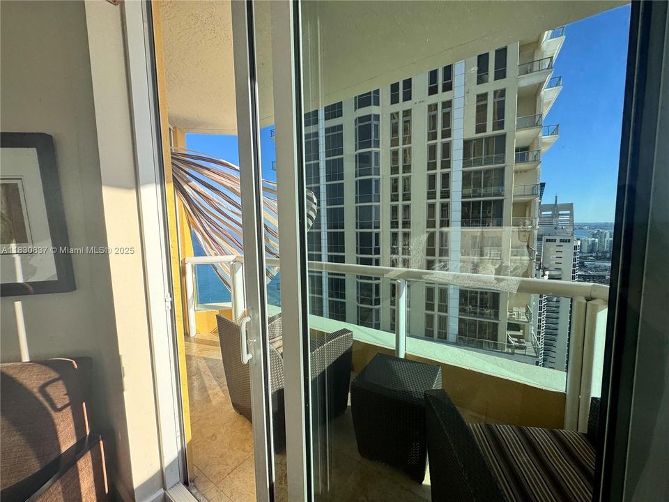 Recientemente alquilado: $23,000 (3 camas, 4 baños, 2736 Pies cuadrados)