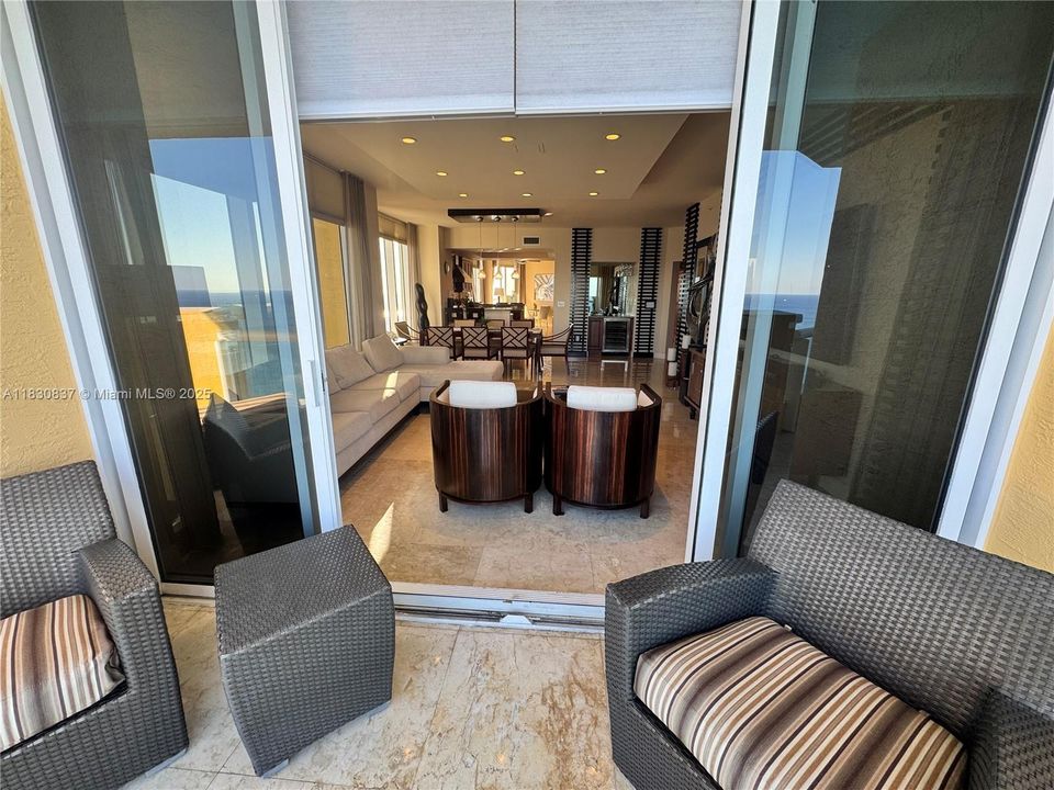 Recientemente alquilado: $23,000 (3 camas, 4 baños, 2736 Pies cuadrados)