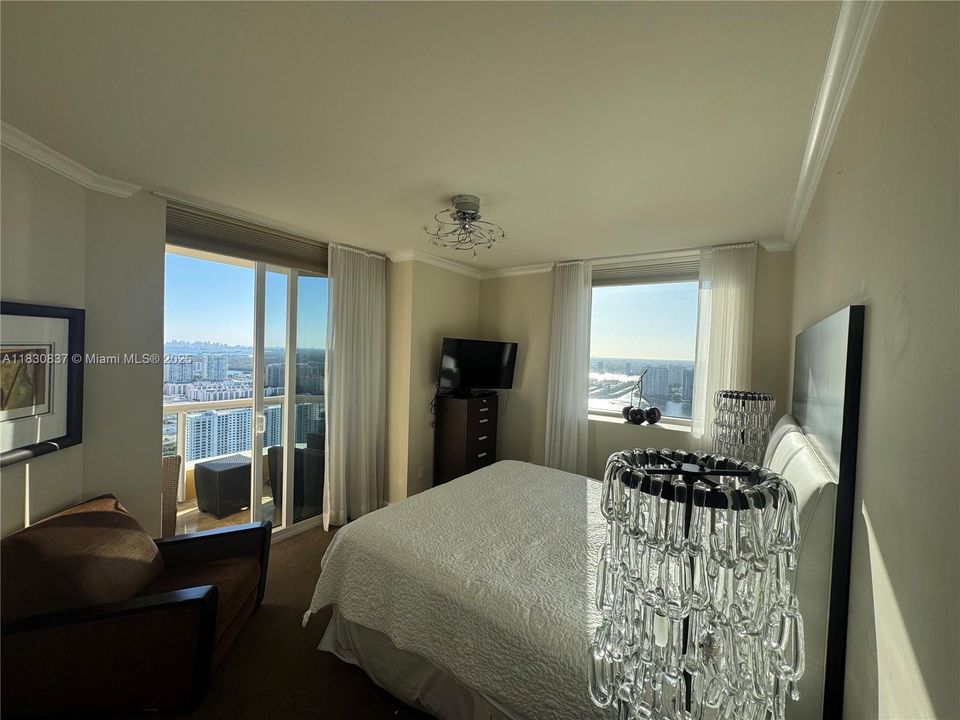 Recientemente alquilado: $23,000 (3 camas, 4 baños, 2736 Pies cuadrados)