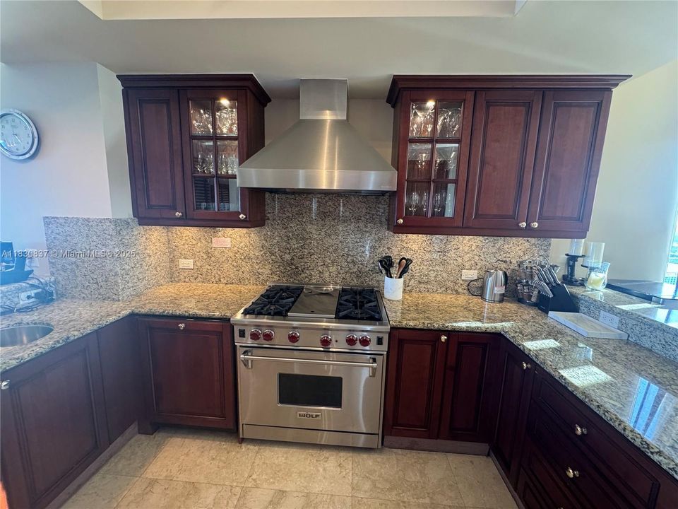 Recientemente alquilado: $23,000 (3 camas, 4 baños, 2736 Pies cuadrados)