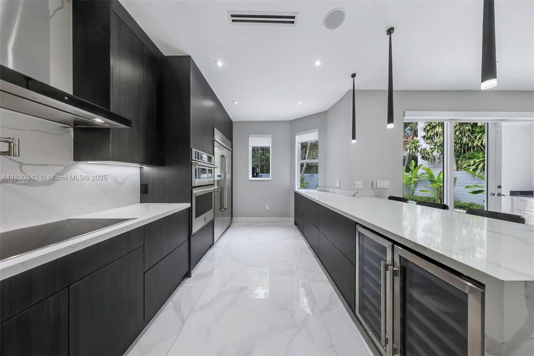 Recently Sold: $2,185,000 (3 beds, 2 baths, 2368 Square Feet)