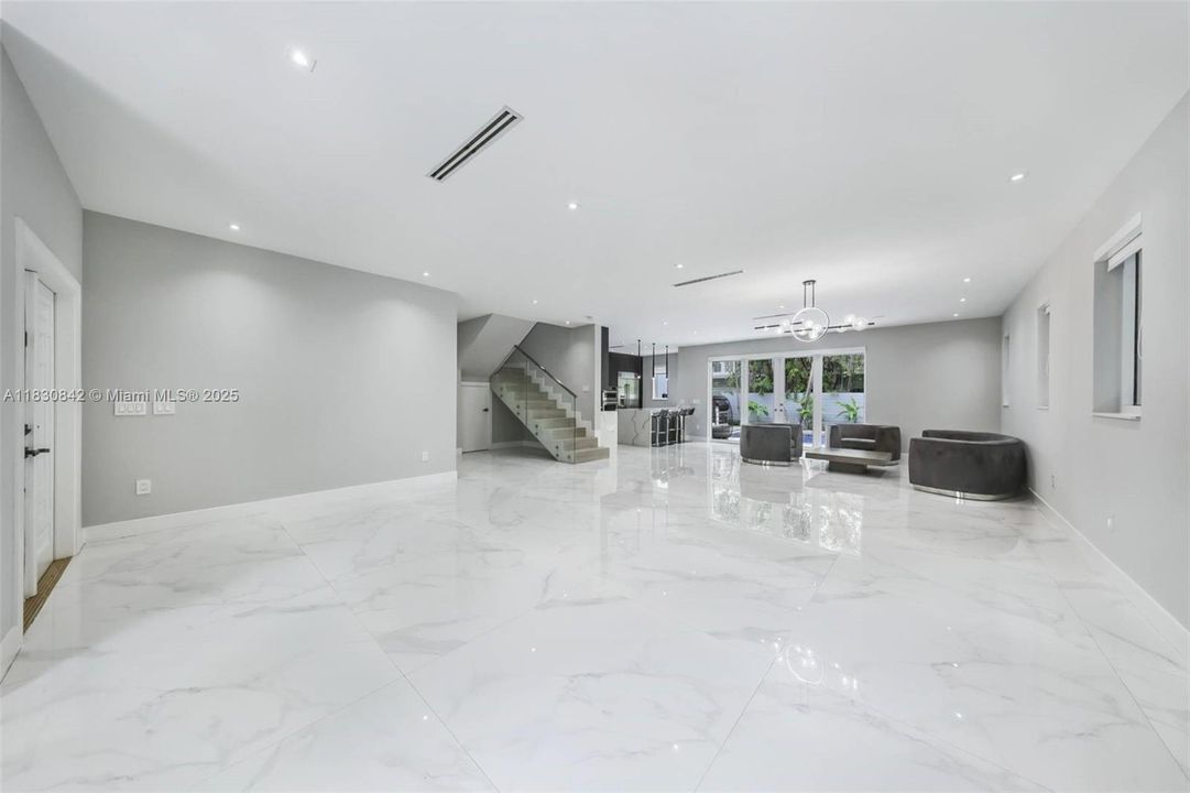 Recently Sold: $2,185,000 (3 beds, 2 baths, 2368 Square Feet)