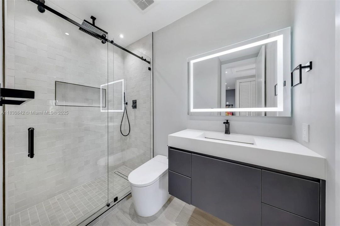 Recently Sold: $2,185,000 (3 beds, 2 baths, 2368 Square Feet)