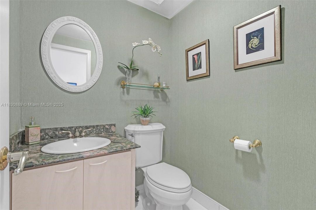 Недавно продано: $559,500 (2 спален, 2 ванн, 1728 Квадратных фут)