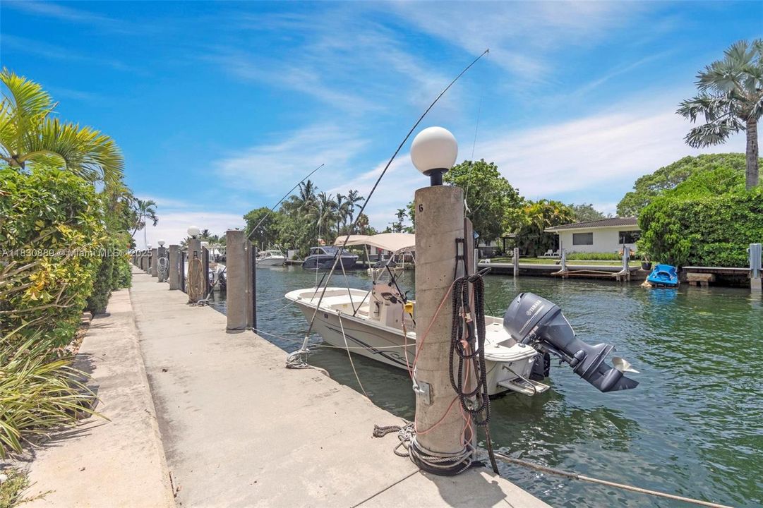 Недавно продано: $559,500 (2 спален, 2 ванн, 1728 Квадратных фут)