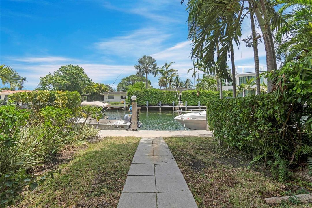 Недавно продано: $559,500 (2 спален, 2 ванн, 1728 Квадратных фут)