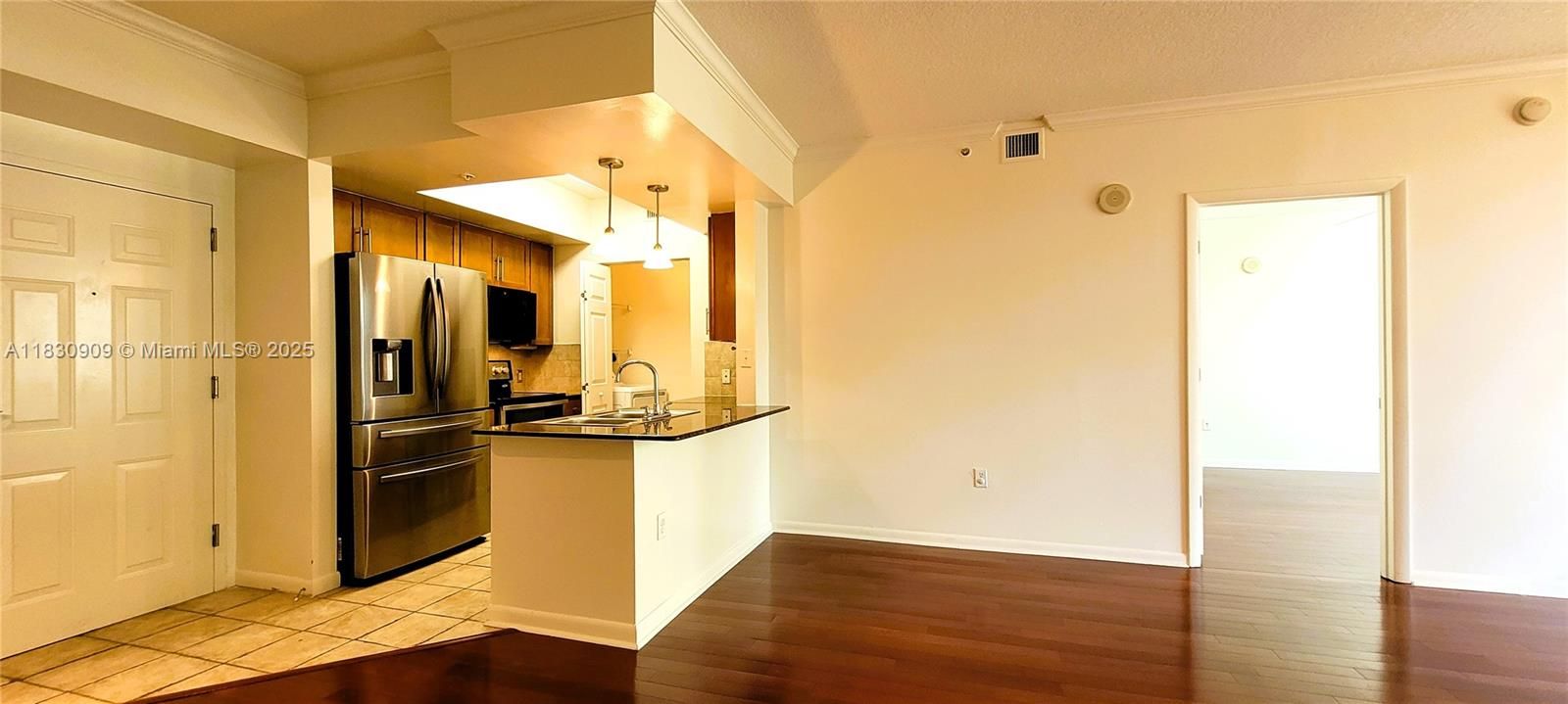 En Venta: $499,000 (2 camas, 2 baños, 1092 Pies cuadrados)