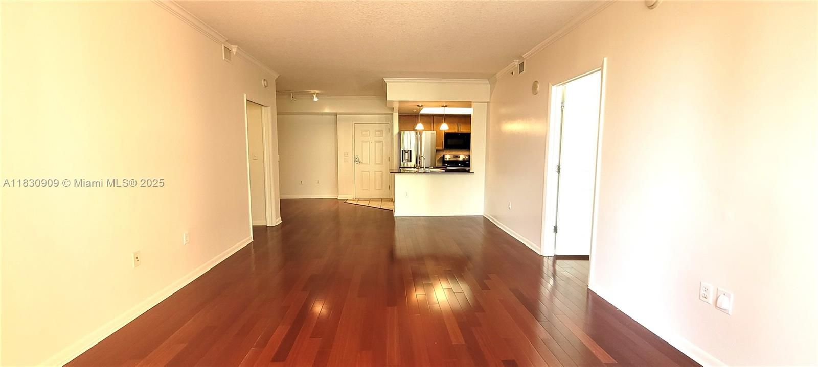 En Venta: $499,000 (2 camas, 2 baños, 1092 Pies cuadrados)