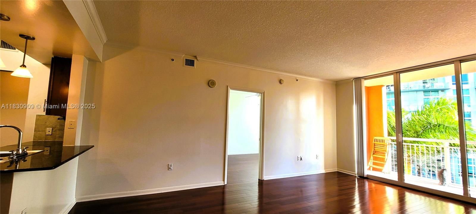 En Venta: $499,000 (2 camas, 2 baños, 1092 Pies cuadrados)