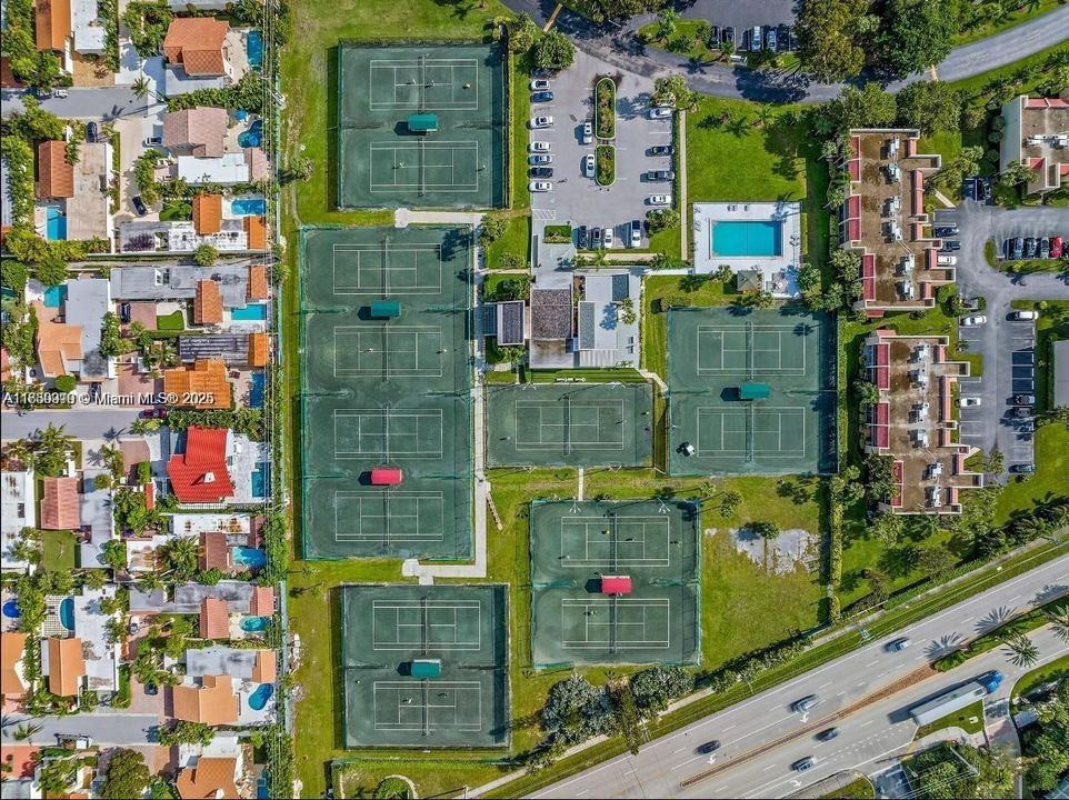 待售: $329,000 (1 贝兹, 1 浴室, 860 平方英尺)