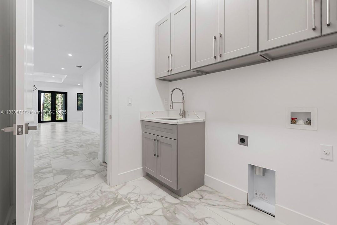 For Sale: $599,000 (4 beds, 3 baths, 1991 Square Feet)