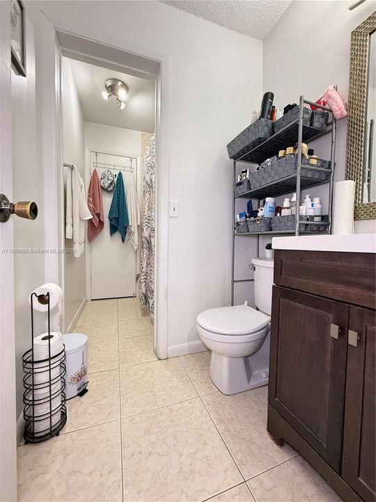 Active With Contract: $162,000 (1 beds, 1 baths, 685 Square Feet)