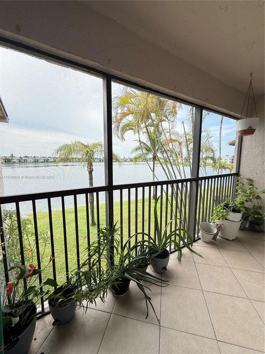 Active With Contract: $162,000 (1 beds, 1 baths, 685 Square Feet)