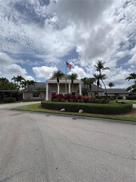 Active With Contract: $162,000 (1 beds, 1 baths, 685 Square Feet)