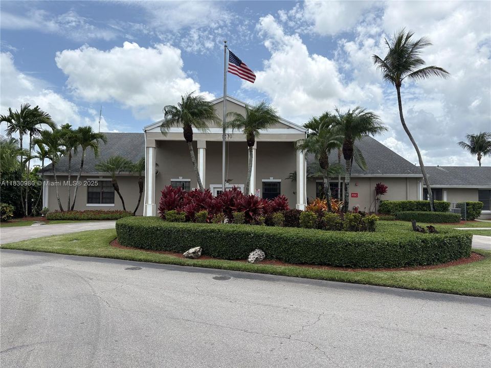 Active With Contract: $162,000 (1 beds, 1 baths, 685 Square Feet)