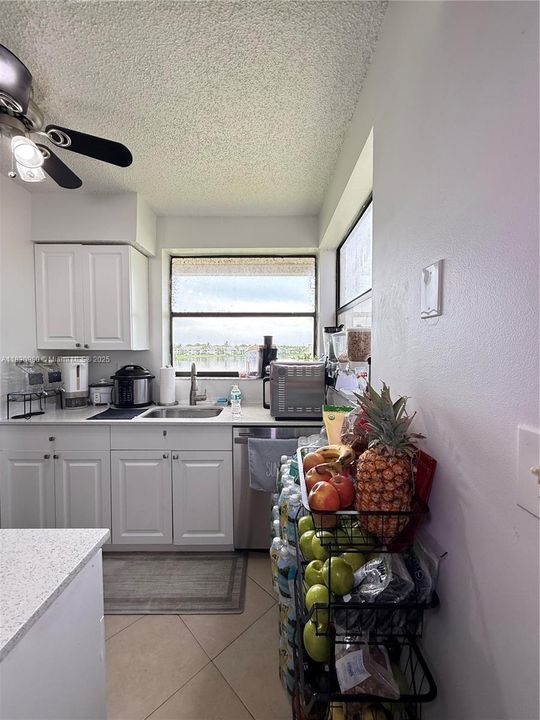 Active With Contract: $162,000 (1 beds, 1 baths, 685 Square Feet)