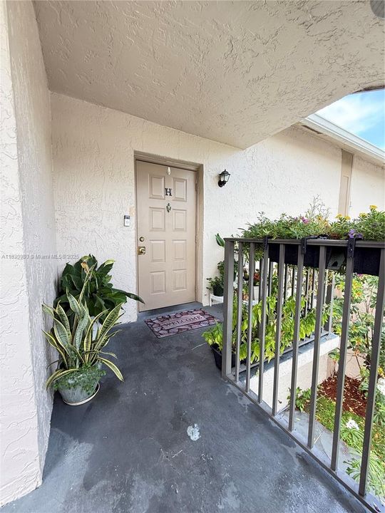 Active With Contract: $162,000 (1 beds, 1 baths, 685 Square Feet)