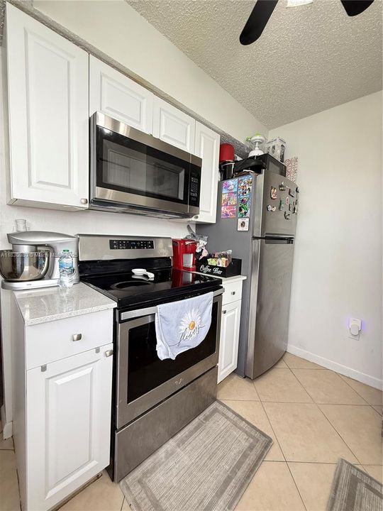 Active With Contract: $162,000 (1 beds, 1 baths, 685 Square Feet)