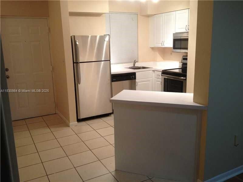 合同活跃: $255,000 (2 贝兹, 2 浴室, 1041 平方英尺)