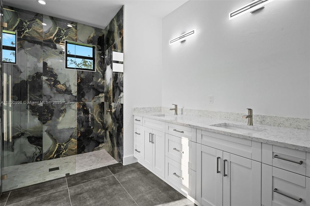 待售: $540,000 (3 贝兹, 2 浴室, 0 平方英尺)