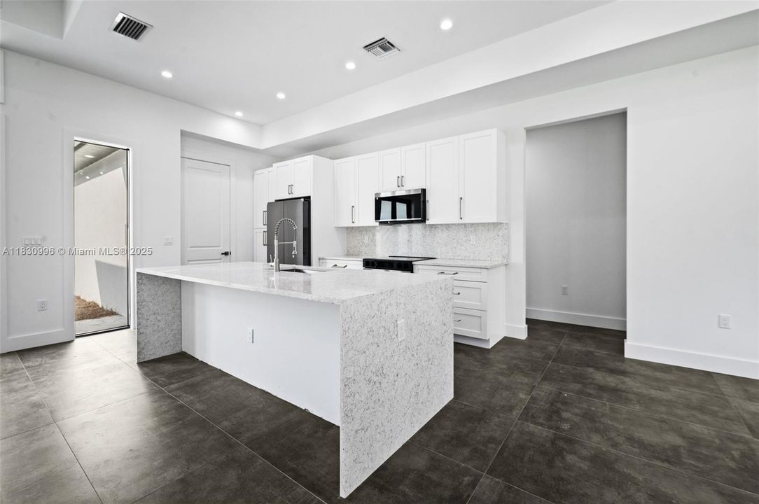 待售: $540,000 (3 贝兹, 2 浴室, 0 平方英尺)