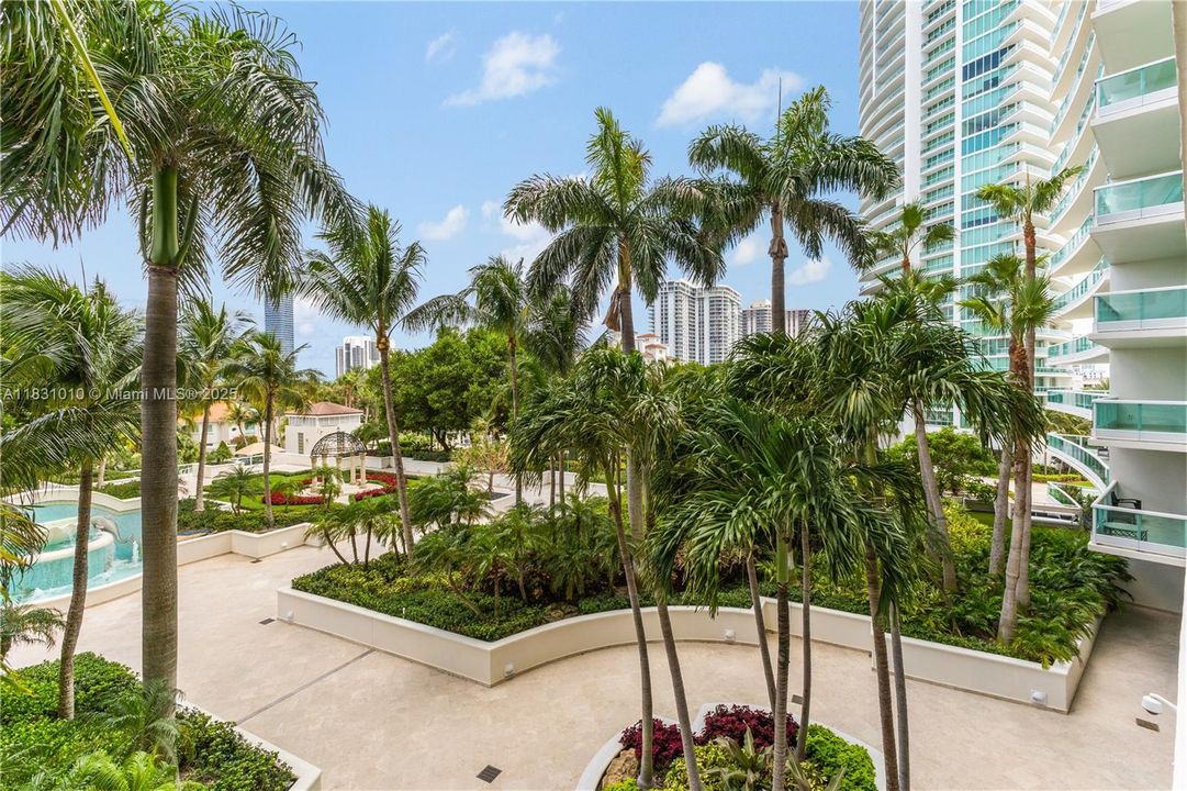 最近售出: $2,250,000 (3 贝兹, 4 浴室, 3385 平方英尺)