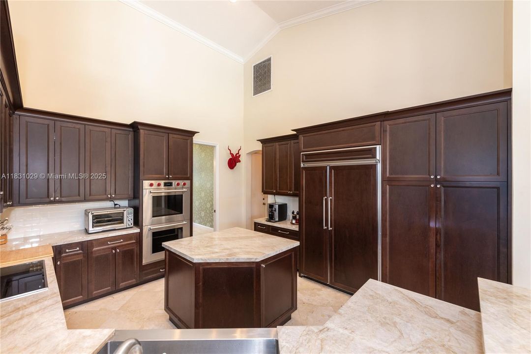 最近租的: $14,500 (5 贝兹, 5 浴室, 4934 平方英尺)