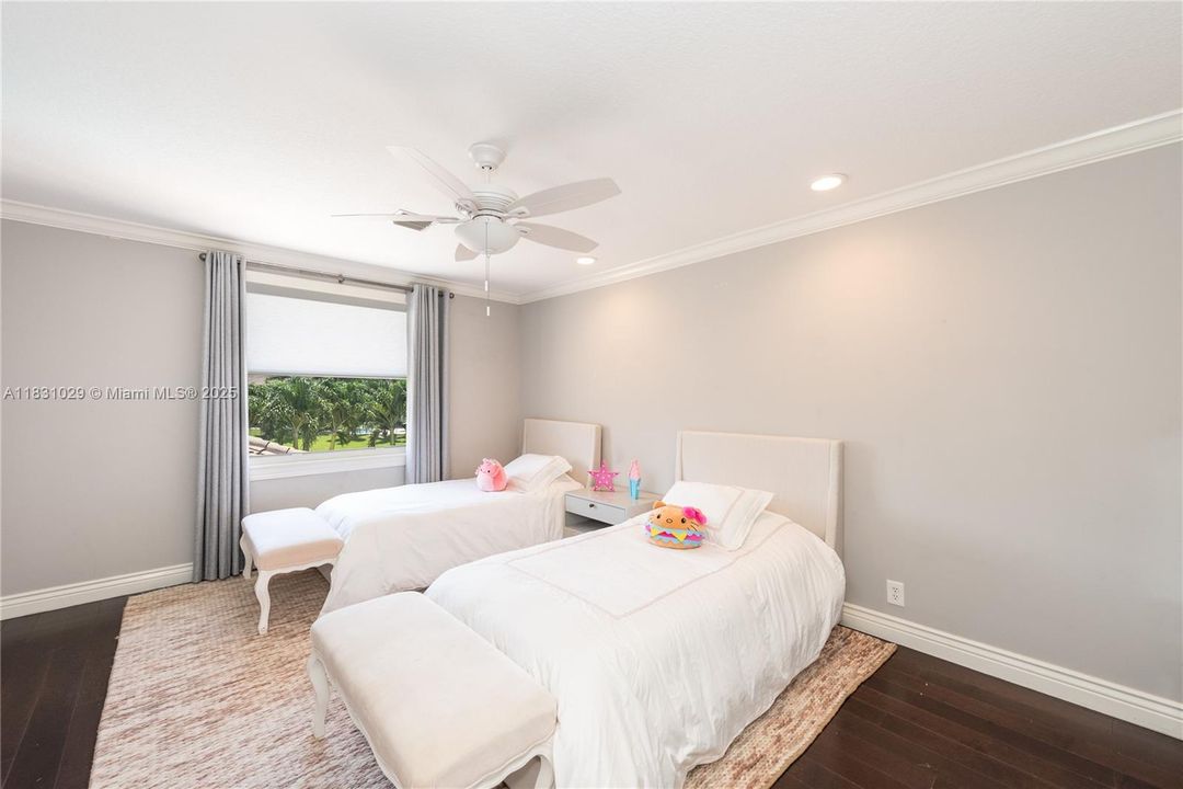 最近租的: $14,500 (5 贝兹, 5 浴室, 4934 平方英尺)