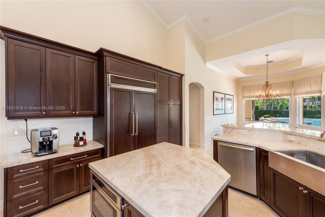 最近租的: $14,500 (5 贝兹, 5 浴室, 4934 平方英尺)